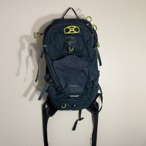 OSPREY Syncro 12 Backpack - Dark Teal with Lime Accents